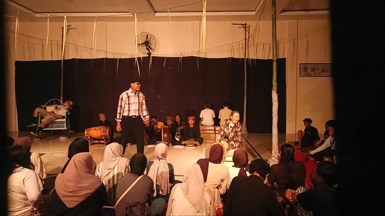 Pentas karya Sedhet Srepet Bojonegoro bawa lakon Lurung Kala Bendu 